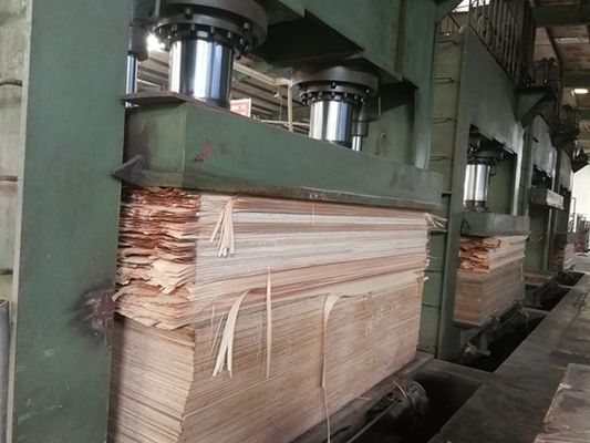 화려한 목재 플레어 산토스 로즈우드 사람 만든 플레어 시트 2050-3200mm 음악 악기 중국 공장