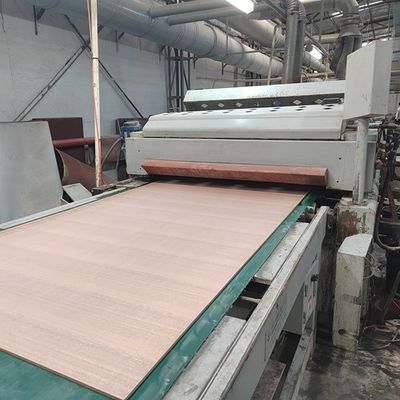 공상 미국 버찌 합판 크라운은 가구와 내각을 위한 목제 베니어에 근거한 Mdf 파티클 보드를 잘랐습니다